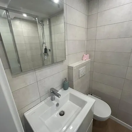 شقة Newly Renovated 2 Bedroom *