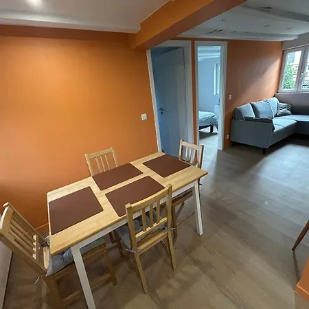 Newly Renovated 2 Bedroom شقة *