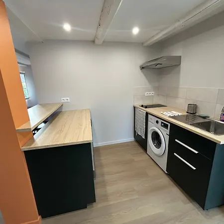 Newly Renovated 2 Bedroom アパート *
